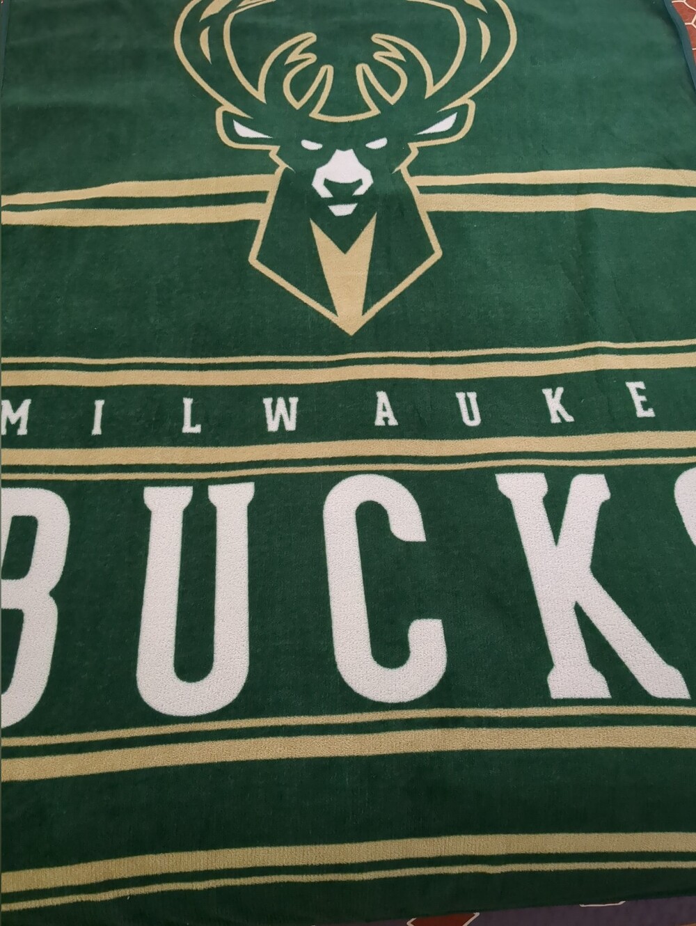 Northwest NBA Milwaukee Bucks Singular Silk Touch Throw Blanket